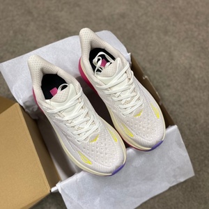 Chaussures de sport de luxe haut de gamme personnalisables, respirantes, en maille, tendance, légères, pour homme et femme - Product Image 5