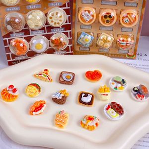 Breloques en résine miniatures à motifs de dessins animés mignons, représentant des desserts et gâteaux aux fruits simulés, pour coques de téléphone DIY et pinces à cheveux, vente en gros - Product Image 1