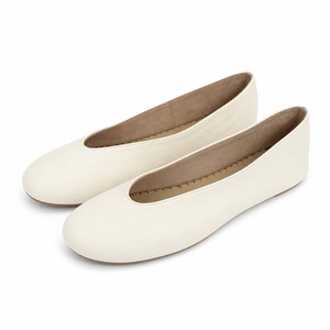 Birotzxiues Mocassins plats minimalistes pour femmes en cuir grainé souple à enfiler bout rond confortable crème noir mat taille européenne 36-44 - Product Image 1