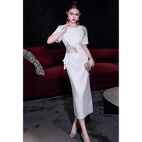 Robe élégante de style français vintage en polyester avec broderie de perles complexes qui accentue la taille et crée un effet amincissant pour les femmes