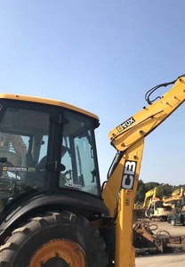 Chargeuse-pelleteuse multifonction hydraulique d'occasion JCB 4CX 4WD d'origine britannique pour travaux municipaux, agricoles et terrassement - Product Image 2
