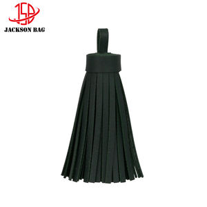 Porte-clés artisanal durable en PU fantaisie avec pompons et franges dorées classiques pour voiture, cheveux ou sac - Product Image 6