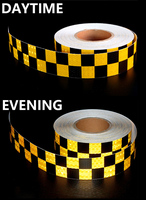 Ruban réfléchissant automobile microprismatique haute visibilité en PET/PVC auto-adhésif pour marquage automobile, logistique et situations d'urgence