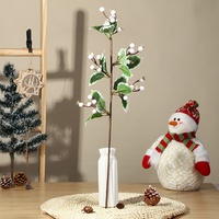 Kunststof gesimuleerde hulst en sneeuwvruchten kerstdecoraties 60cm voor thuis en feestelijke sfeer