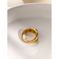 J&D Neuer Trendiger 18k Vergoldeter Edelstahl-Schmuck Breiter Massiver Bunter Zirkonia-Steinring für Damen