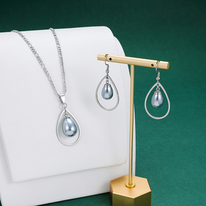 <span class=keywords><strong>Pendientes</strong></span> Chapados en Oro, Collar <span class=keywords><strong>de</strong></span> Acero Inoxidable, Juego <span class=keywords><strong>de</strong></span> Joyería <span class=keywords><strong>de</strong></span> Lujo para Novia con Madreperla, Joyería para Mujer al por Mayor - Product Image 4