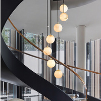 Lustre en pierre naturelle de haute qualité, long escalier en spirale, pour la décoration de villa et d'hôtel