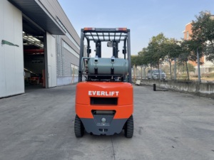 EVERLIFT FG15 Carrello Elevatore LPG da 1500kg a <span class=keywords><strong>Prezzo</strong></span> di Fabbrica, Traslatore Laterale, Montante a 3 Stadi, Forche 1500x200mm, Motore Nissan K21/K25 - Product Image 4