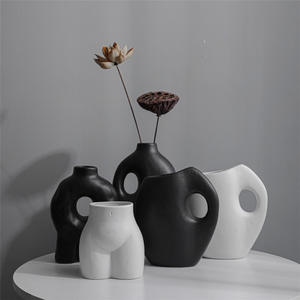 MSH Style nordique moderne blanc Vases en céramique maison hôtel décoration corps humain fesse Vases en céramique - Product Image 4