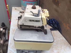 Máquina <span class=keywords><strong>Overlock</strong></span> Siruba 747 Usada a Precio Económico, Máquina de Coser <span class=keywords><strong>Industrial</strong></span> de 4 <span class=keywords><strong>Hilos</strong></span> <span class=keywords><strong>para</strong></span> Prendas de Vestir, <span class=keywords><strong>para</strong></span> Camisetas - Product Image 4