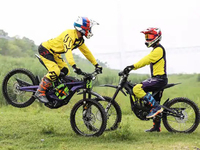 2025 Stock Original Light Bee X Dirt Bike Électrique Phantom Purple Edition Motocross Off Road Sur Ron Ebike 60v 40ah 8000w