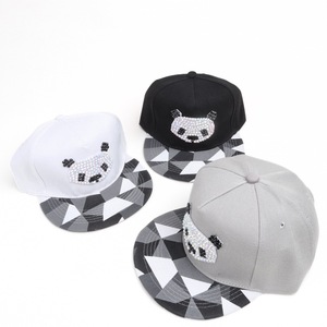 หมวกแก๊ปปักลายแพนด้าประดับเพชร แบบสวม Unisex สไตล์ลำลอง ปีกแบน ฮิปฮอป พร้อมลายปักเลื่อม ผ้าโพลีเอสเตอร์ผสมคอตตอนแคนวาส - Product Image 2