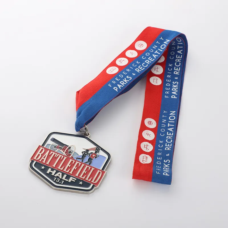 पदक कस्टम और ट्राफियां खेल चाबियाँ सोने खेल चमत्कारी सायक्लिंग पिछलग्गू धातु फुटबॉल फुटबॉल 3D स्मारिका पदक के साथ रिबन