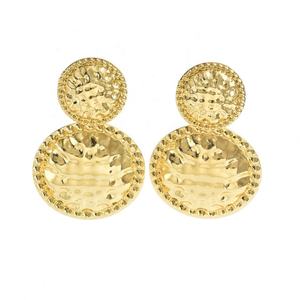 Boucles d'oreilles pendantes de style OL européen et américain, haut de gamme, plaquées or, avec motif floral et diamants, polyvalentes, simples, luxueuses et tendance - Product Image 6