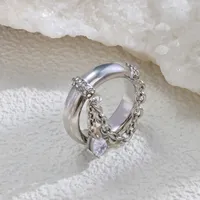 Massiver Polierter Breiter Ring mit Strass-Akzenten, Hängender Ketten-Tropfen-Zirkon-Anhänger, Edelstahl-Modeschmuckring