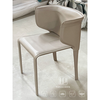 Chaise de salle à manger de haute qualité en cuir PU beige crème, entièrement enveloppée, avec dossier incurvé en forme de V et pieds intégrés, pour villa, appartement, restaurant