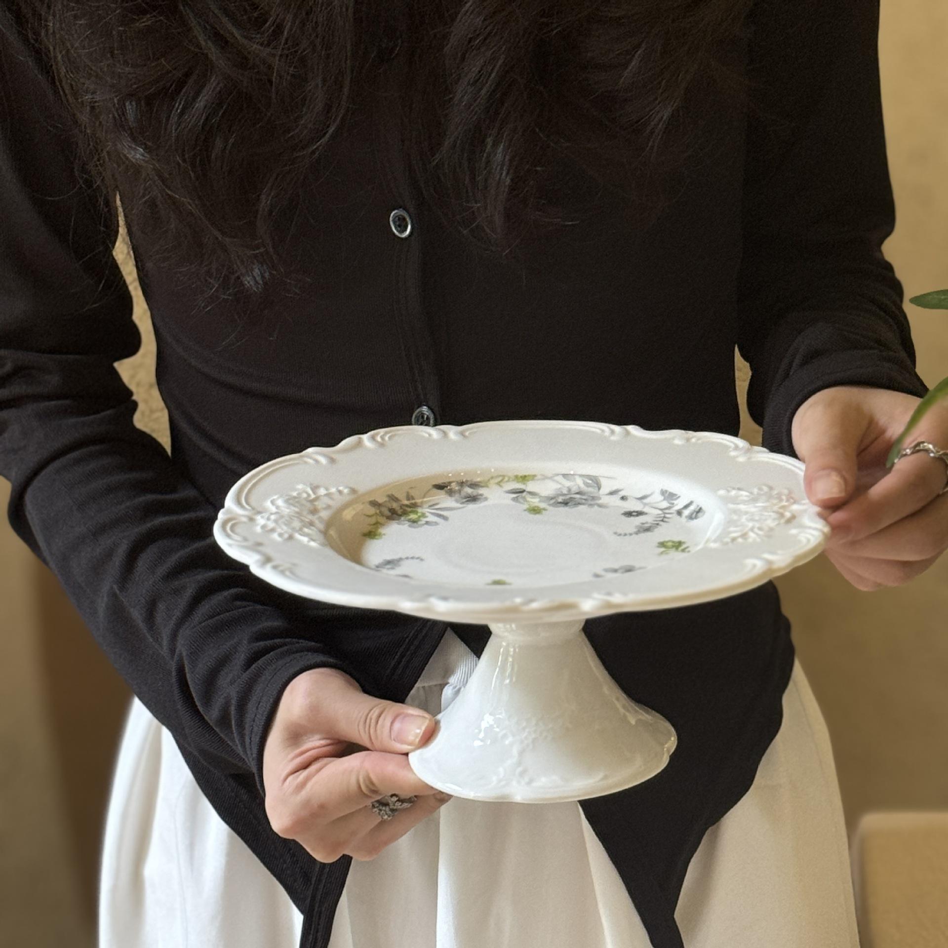 จานสูงสีเทา