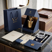 Boîte inclinée bleu marine personnalisable avec logo, conteneur vertical rigide haut de gamme pour flacon de parfum sur mesure en gros