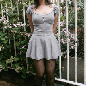 Robe Courte Plissée Tricotée Écologique Unie Décontractée d'Été Coupe Trapèze Extensible Taille Naturelle Manches Courtes Ajustée - Product Image 6