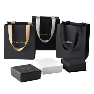 Sac de shopping noir de luxe avec poignée, personnalisé avec logo de marque, taille et design, pour la promotion de bijoux et montres, vente en gros - Product Image 3
