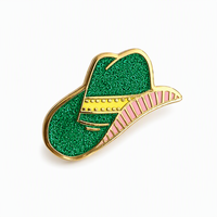 Pin de solapa esmaltado personalizado con diseño de sombrero de vaquero y vaquera, estilo country, con purpurina rosa, accesorio de regalo para mujer