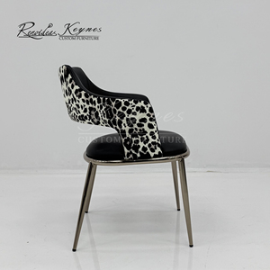 Fauteuil de salle à manger personnalisable en cuir PU Keynes, imprimé léopard, pieds en métal, vente en gros pour la maison et le commerce - Product Image 4
