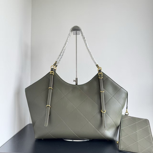 Borsa a Tracolla da Donna di Design Retrò in Vera Pelle Impermeabile con Catena e Lettere, Grande Capacità, Monospalla - Product Image 5