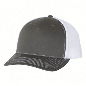 Casquette Trucker Baraja De Oro noire à visière plate avec patch en cuir imprimé cartes à jouer, vente en gros - Product Image 6