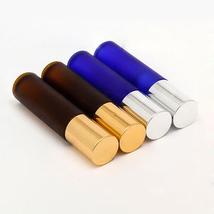 Bouteilles à bille givrées noires ambre <span class=keywords><strong>bleu</strong></span> clair 10ml bouteilles à rouleaux d'huile essentielle en verre dépoli avec couvercle noir à rouleau en métal - Product Image 5