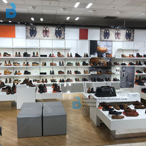 Design e Decorazione d'Interni per Negozi di Abbigliamento di Lusso in Stile Europeo, Vetrina Espositiva in Vetro con Cornice - Product Image 6