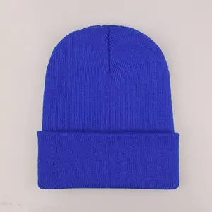 यूनिसेक्स गर्म सर्दियों की टोपी 100% कपास नरम रंगीन बीनी के साथ दैनिक उपयोग के लिए कस्टम कढ़ाई लोगो के साथ