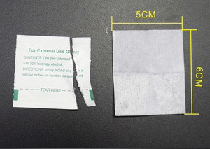 Lingettes désinfectantes jetables multi-usages à l'alcool 5x5cm en gros - Product Image 6