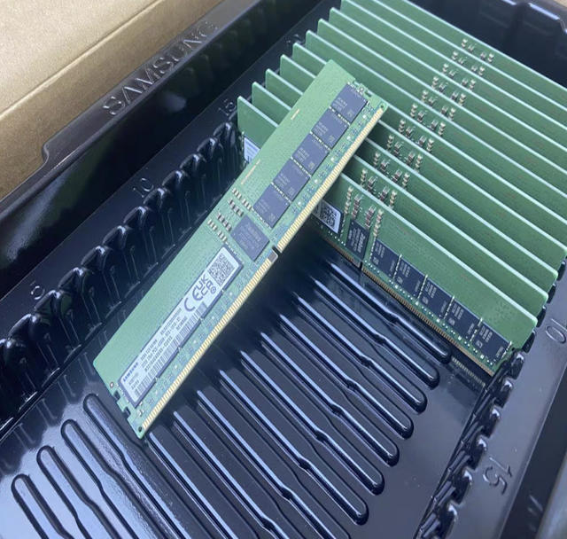 M321RAGA0B20-CWK 128GB 2S2RX4 PC5-4800B DDR5 RDIMM Memory Module