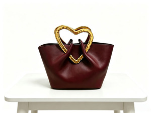 Sac fourre-tout de luxe en cuir souple <span class=keywords><strong>bordeaux</strong></span> ondulé avec poignée cœur dorée pour femme, idéal pour les soirées élégantes - Product Image 2