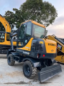 Mini-excavatrice compacte d'occasion Hyundai Corée 6 tonnes sur roues 60W 60Wvs, certifiée CE - Product Image 6