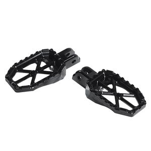Repose-pieds en aluminium noir de style MX pour Softail 2018+ et Revolution Max-Driver & Passenger 2021+, noir avec bordure bleue - Product Image 1