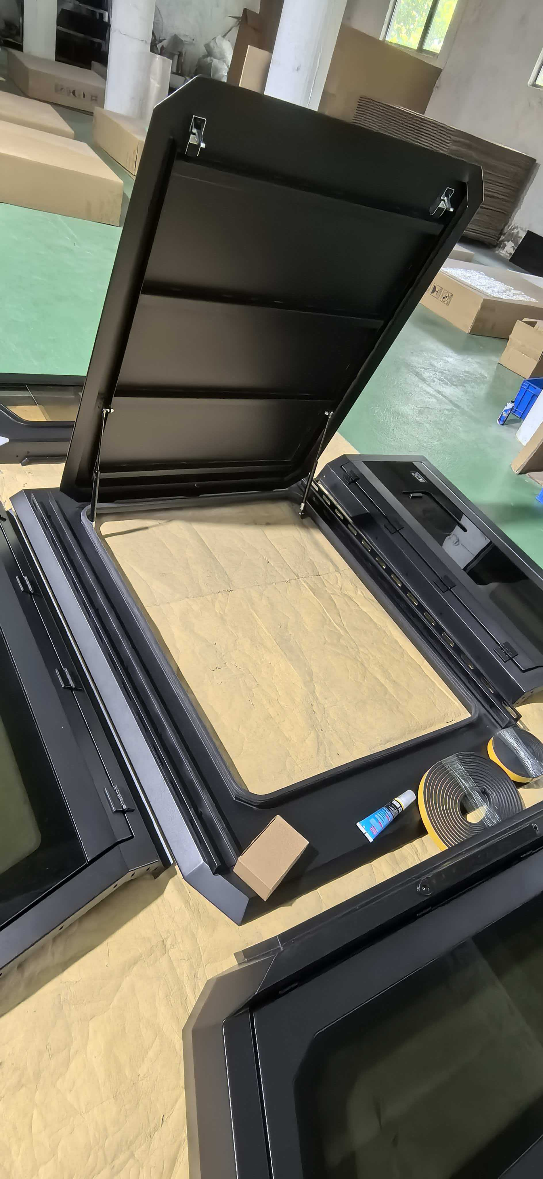 Top opening: Four-door high cover