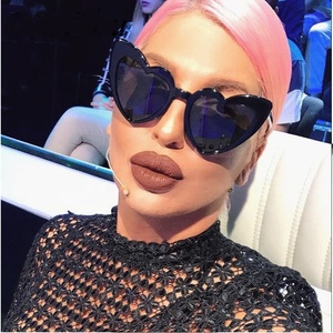 2022 Moom And Me New Love Love & roses Hearts Pink <span class=keywords><strong>Babe</strong></span> Bride Sunglasses Wholesaleファッションピーチハート型シェードサングラス - Product Image 3