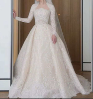 Robe de mariée S0727Y 2026 moderne, longue, coupe trapèze, grande taille, en dentelle, avec taille naturelle et col carré à manches longues