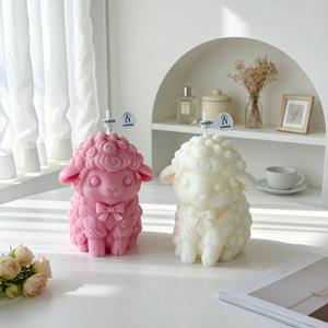 Vela Aromática con Figura de Oveja 3D, Cordero Adorable con Ramo de Tulipanes, Vela de Cera de Soja, Decoración para Mesa y Hogar, Regalo - Product Image 4