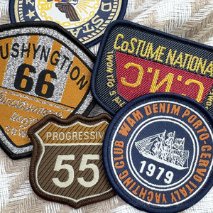 Toppa Personalizzata a Forma di Cuore Ricamata con Logo da Giardino per Divisa Scolastica con Bordo a Filo e Stampa Digitale, Toppa Tessuta da Braccio per Uso su Cappello - Product Image 1