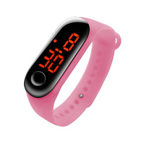 Montre numérique ovale 2026 en gros d'usine, électronique de sport d'extérieur pour garçons et filles, affichage LED, cadeau sportif pour étudiants