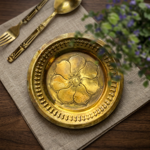 Plato Decorativo de Metal Grabado a Mano con Diseño de Plantas, Platos para Fiestas - Product Image 3