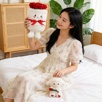 Coffret Cadeau en Peluche Bouquet de Roses en Gros avec Jouet Mouton, Seau à Fleurs Adorable, Poupée en Peluche, Design Mouton Caché, Cadeau Romantique pour la Saint-Valentin