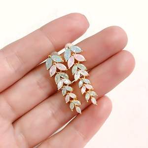 चीनी निर्माता यूरोपीय ट्रेंडी गहने थोक सोने का रंग आकर्षक फैशन सस्ती महिलाएं रंगीन जिरकॉन के साथ बालियां - Product Image 5