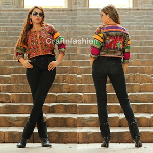 Blouson court vintage indien Banjara pour femmes - Broderie à la main avec des miroirs - Broderie bohème 100% coton Manteau d'hiver - Product Image 1