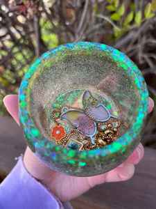 Bol en résine moderne fait à la main, art époxy, plat à bibelots coloré, porte-bijoux, décoration unique pour la maison, cadeau - Product Image 2