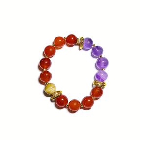 สร้อยข้อมือพลังงานจิตวิญญาณสามสี: อาเกตสีแดง, อเมทิสต์ และซิทริน พร้อมตัวคั่นชุบทองเพื่อความสวยงามและสมดุลทางจิตวิญญาณ - Product Image 2