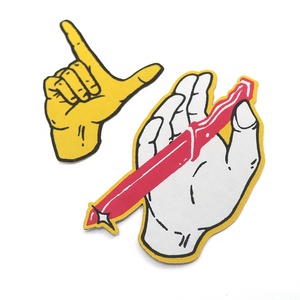 2023 nouveau Design de mode personnalisé découpé au Laser vêtement Badges doigt marque Logo Machine tissé patchs pour sweats à capuche - Product Image 3