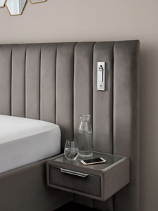 Cama de Hotel Tapizada <span class=keywords><strong>Mayfair</strong></span> <span class=keywords><strong>en</strong></span> Terciopelo Opulento Gris Acero con Almacenamiento Otomano, Mesitas de Noche y Luces - Product Image 4